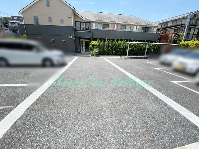 横浜市戸塚区戸塚町のアパートの駐車場
