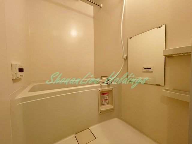 横浜市戸塚区戸塚町のアパートの浴室