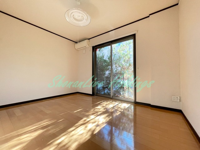 横浜市戸塚区戸塚町のアパートの居間・リビング