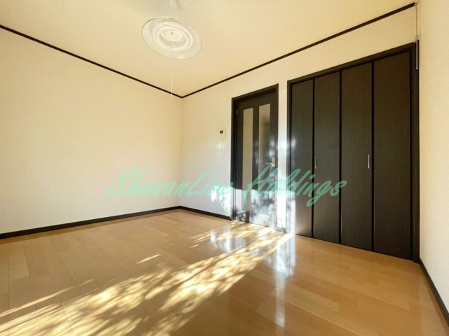 横浜市戸塚区戸塚町のアパートの寝室