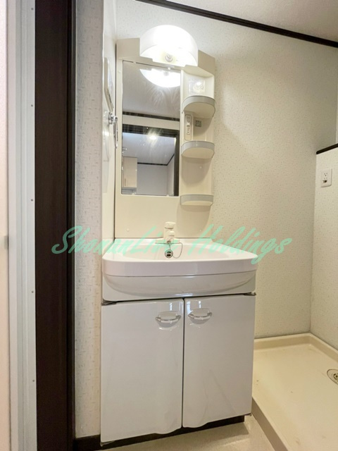 横浜市戸塚区戸塚町のアパートの洗面所