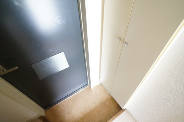ハイツ法蓮の玄関