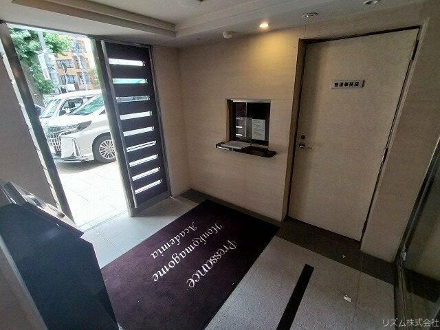 プレサンス本駒込アカデミアのエントランス