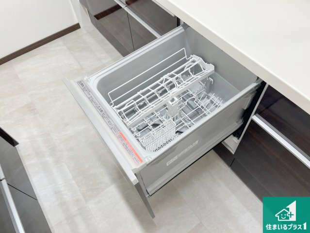 リベール加古川シティWEST壱番館の設備|食事後の一仕事、食器洗いをボタン一つでお任せできちゃいます！場所を取らないビルトイン式なので、お料理スペースもしっかり確保！