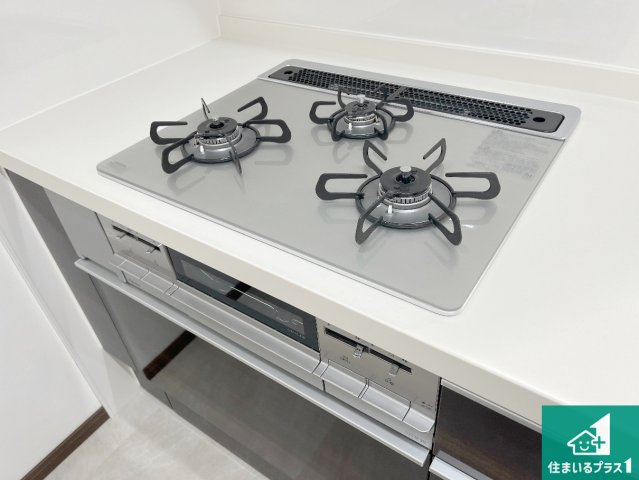 リベール加古川シティWEST壱番館の設備|ダブル高火力Ｓｉセンサー付きコンロ！３口あるので、まとめて料理をする時も大活躍！