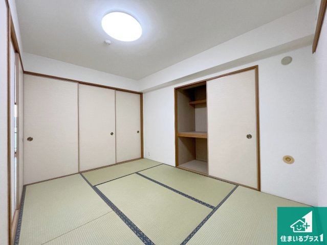 リベール加古川シティWEST壱番館の和室|一室あると便利な和室は客間としてだけでなく、小さなお子様のプレイルームや食後のくつろぎスペースとしてもご利用いただけます。収納もついていますので大活躍間違いなし！