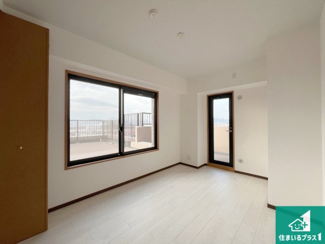 リベール加古川シティWEST壱番館の洋室|シンプルな洋室は、自分好みのインテリアが楽しめます♪ご家族とインテリアや家具を選びに行くのは購入時の醍醐味の一つです。ぜひお楽しみください♪