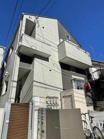 川崎市多摩区東三田１丁目のアパートの外観