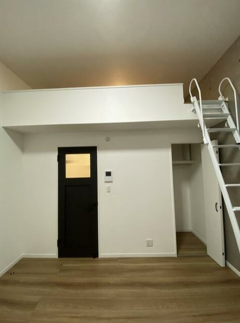 川崎市多摩区東三田１丁目のアパートの居間・リビング