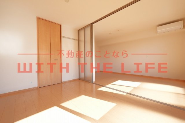 リーベ【10，000円キャッシュバック対象物件】の内装|明るい室内です