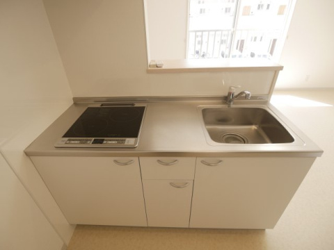 桜アパートAのキッチン|写真は別室のものです（現況優先）