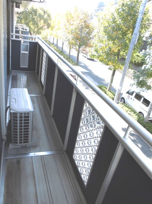 エバーグリーンハイツB棟のバルコニー