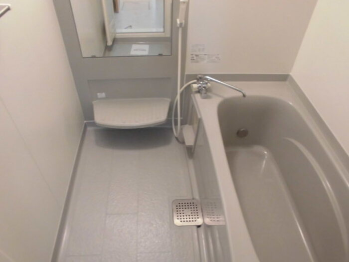 川崎市麻生区下麻生１丁目のアパートの浴室