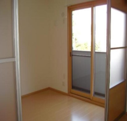 川崎市麻生区下麻生１丁目のアパートのバルコニー