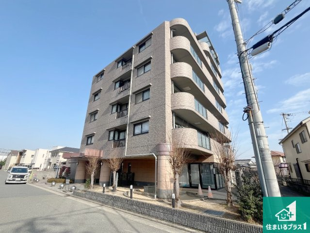リベール加古川シティWEST弐番館の外観|周辺は閑静な住宅街！前面道路広々で車の出し入れも便利です。駐車が苦手な方でも安心して車庫入れできます！