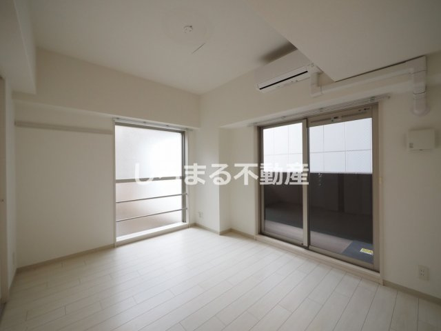 プレサンス心斎橋ラヴィの居間・リビング