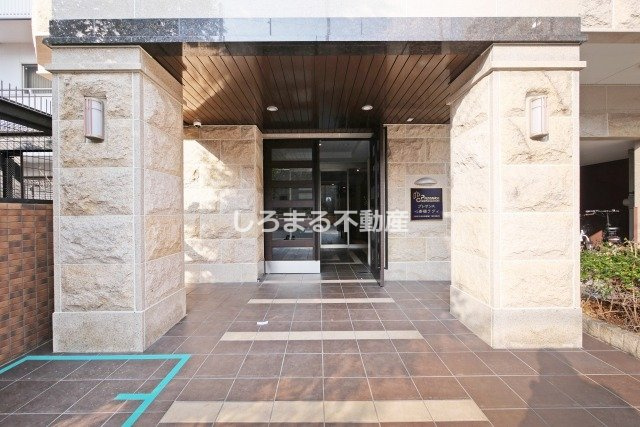 プレサンス心斎橋ラヴィのエントランス