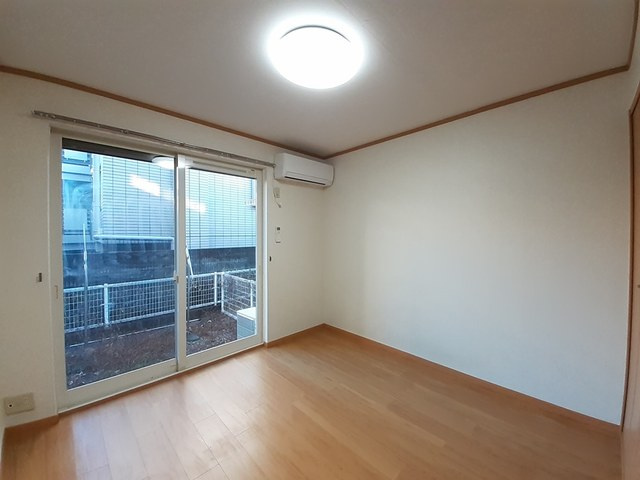 川崎市多摩区宿河原５丁目のアパートの居間・リビング