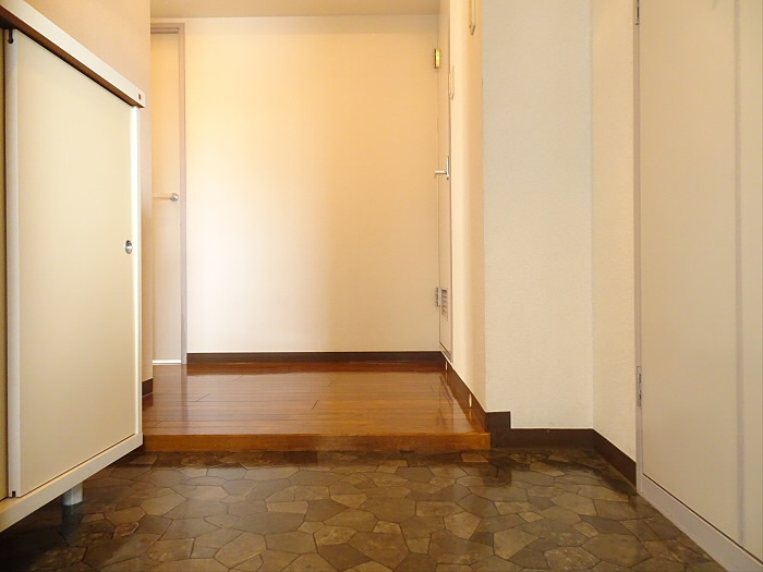 パレス藤の玄関