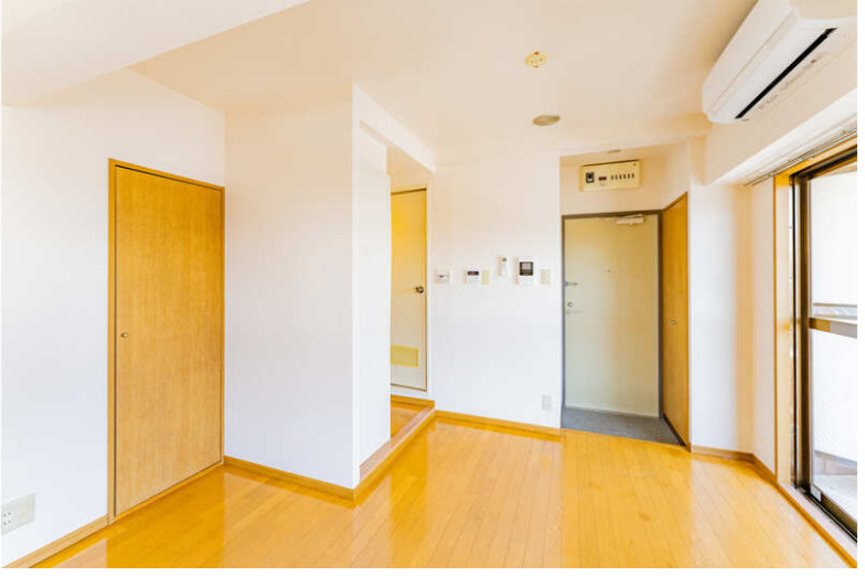 プレール新宿余丁町の玄関