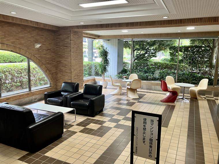 日吉ロイヤルマンションのロビー