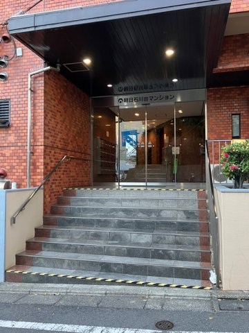 朝日石川台マンションのエントランス