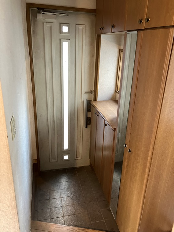 東戸倉戸建の玄関