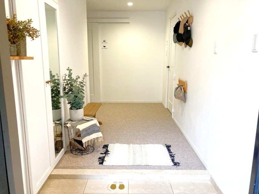 「大津」駅徒歩１１分の７階建マンション４階部分◆広々間取りの３ＬＤＫ角住戸◆シャリエ大津朝日が丘の玄関|玄関