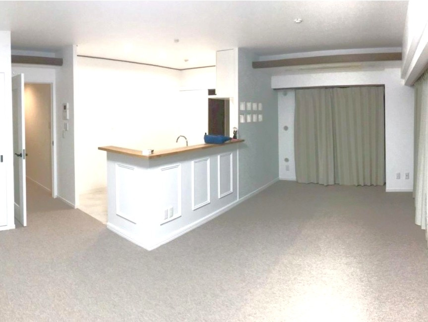 「大津」駅徒歩１１分の７階建マンション４階部分◆広々間取りの３ＬＤＫ角住戸◆シャリエ大津朝日が丘の居間・リビング|リビング・キッチン