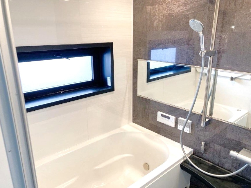 「大津」駅徒歩１１分の７階建マンション４階部分◆広々間取りの３ＬＤＫ角住戸◆シャリエ大津朝日が丘の浴室|浴室