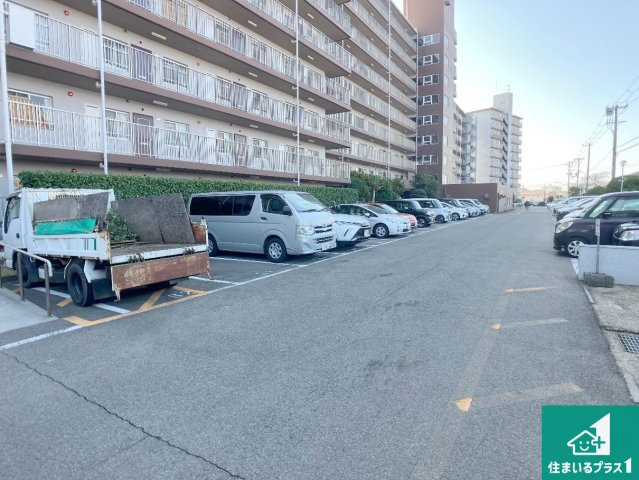 藤和明石公園ハイタウン弐号棟の駐車場|共用部（駐車場）
