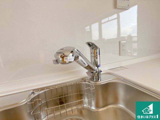 藤和明石公園ハイタウン弐号棟の設備|浄水器を内蔵！炊飯時、お茶を作る時に安心してお水を使えます！お湯と冷水、浄水と原水、シャワーの切替えもワンタッチです！