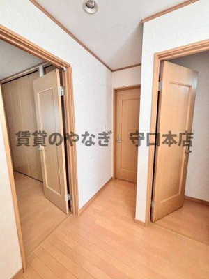 【居間・リビング】 | 宝塚市宝梅戸建 | 収納もあります。