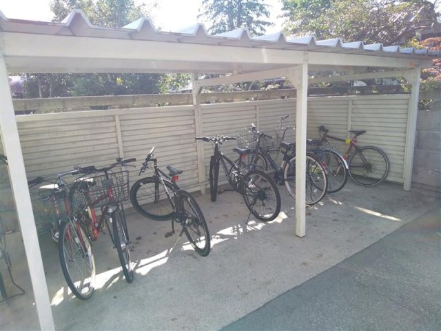 レオパレスとんびのその他|屋根付き駐輪場