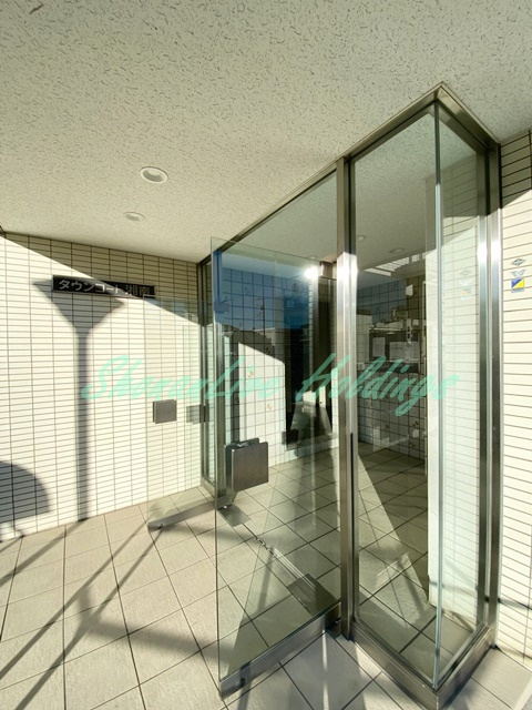 藤沢市湘南台５丁目の賃貸マンションのエントランス