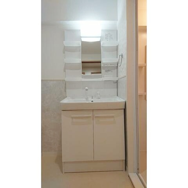 藤沢市湘南台５丁目の賃貸マンションの洗面所|明るい洗面所です