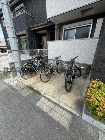 Cherim試験場前Ⅰの駐車場|車をお持ちの方に嬉しい駐車場付きの物件です