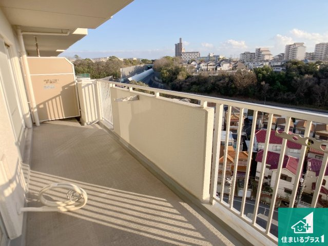 パレス朝霧のバルコニー|ワイドバルコニーは洗濯物を干すスペースが広いのでご家族が多くても安心！