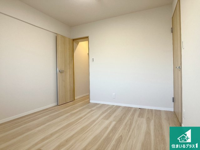 パレス朝霧の洋室|収納スペースが充実しているので子供の成長に合わせてたくさん収納ができます！家族構成に合わせた様々な活用ができる収納！