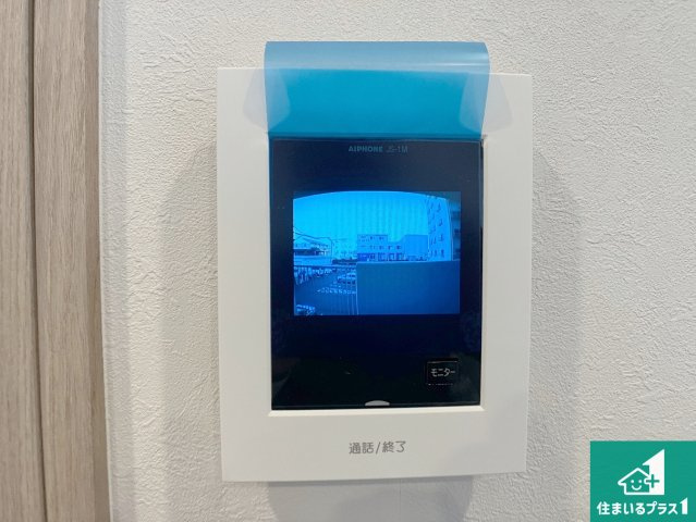 シーサイドパレス明石錦明館の防犯設備|カラーモニターインターホン！声だけでなく来訪者の姿や顔がモニターで確認できるので、小さなお子様がいらっしゃるご家庭でも安心できます！