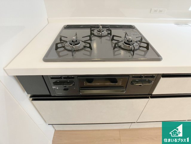 シーサイドパレス明石錦明館の設備|ダブル高火力Ｓｉセンサー付きコンロ！３口あるので、まとめて料理をする時も大活躍！