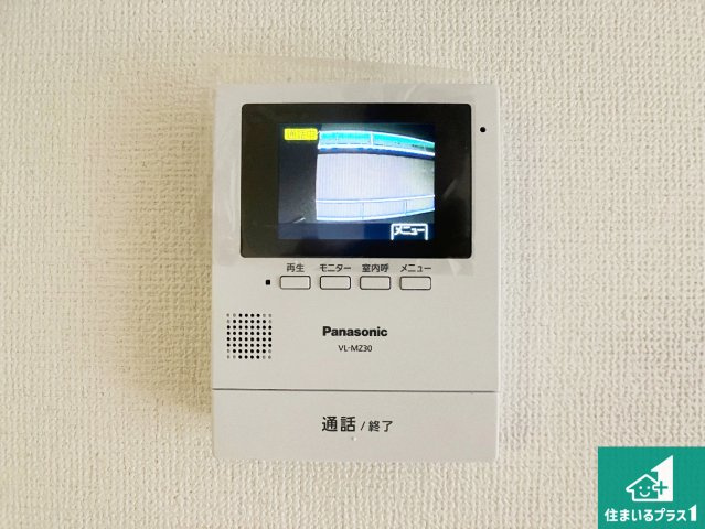 ユニハイム明石の防犯設備|カラーモニターインターホン！声だけでなく来訪者の姿や顔がモニターで確認できるので、小さなお子様がいらっしゃるご家庭でも安心できます！
