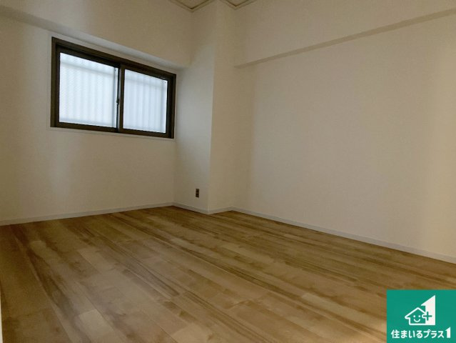 ユニハイム明石の洋室|シンプルな洋室は、自分好みのインテリアが楽しめます♪ぜひお楽しみください♪