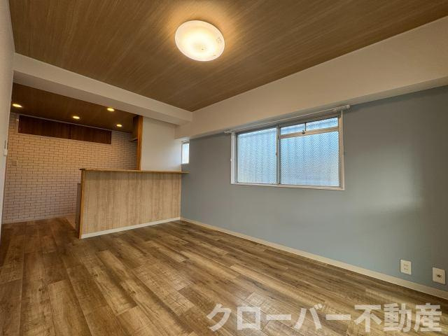 青山ハイツの居間・リビング