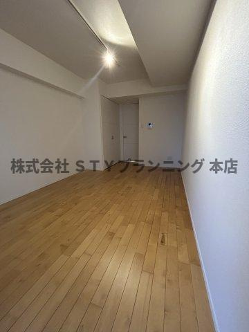 仲介手数料０円！ＣＯＺＹ阿由知通の居間・リビング