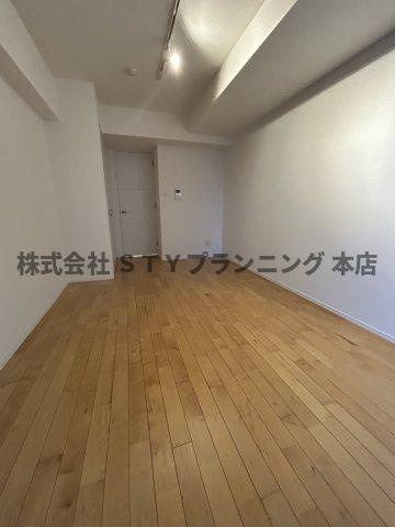 仲介手数料０円！ＣＯＺＹ阿由知通の居間・リビング