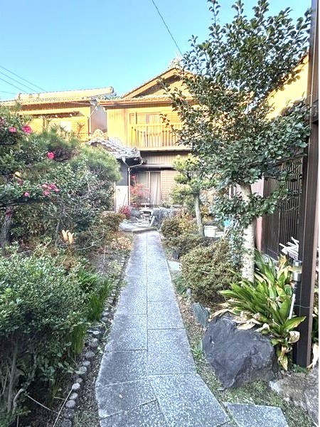 烏森町戸建の庭