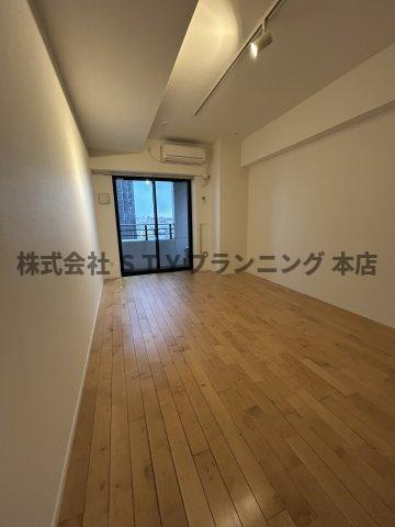 仲介手数料０円！ＣＯＺＹ阿由知通の居間・リビング