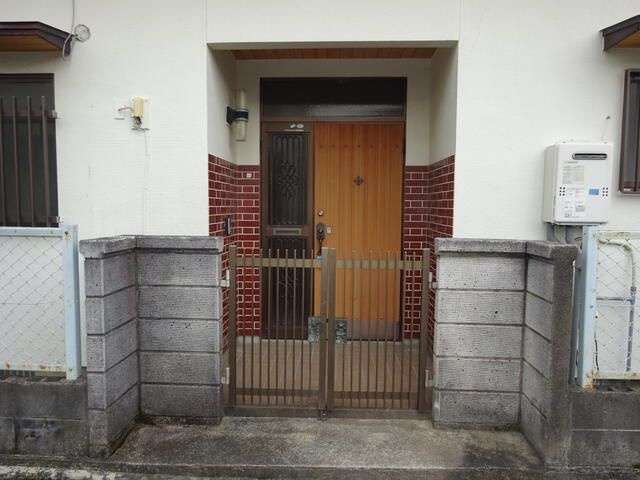 国分町貸家の玄関