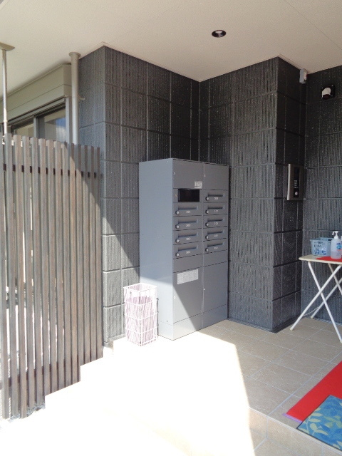 シャローヒルズ小町のその他共用部分|宅配ＢＯＸ設置済み